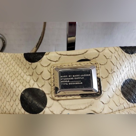Marc by Marc Jacobs Dotty Snake Print
Leather Crossbody Handbag - Picture 4 of 9